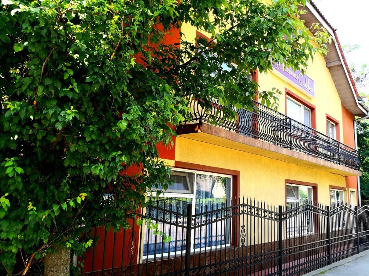 Golden Pension Targu Jiu Ngoại thất bức ảnh